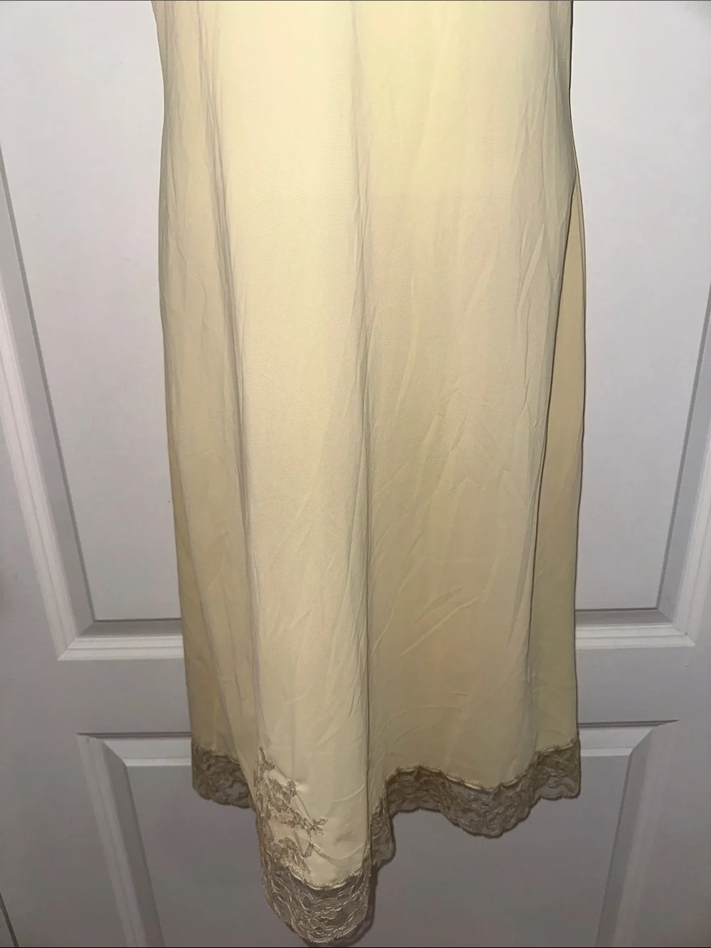 Vtg  50s/60s Artemis Creamy Yellow Full Nylon Slip with Tan Lace Trim Details - Picture 3 of 8